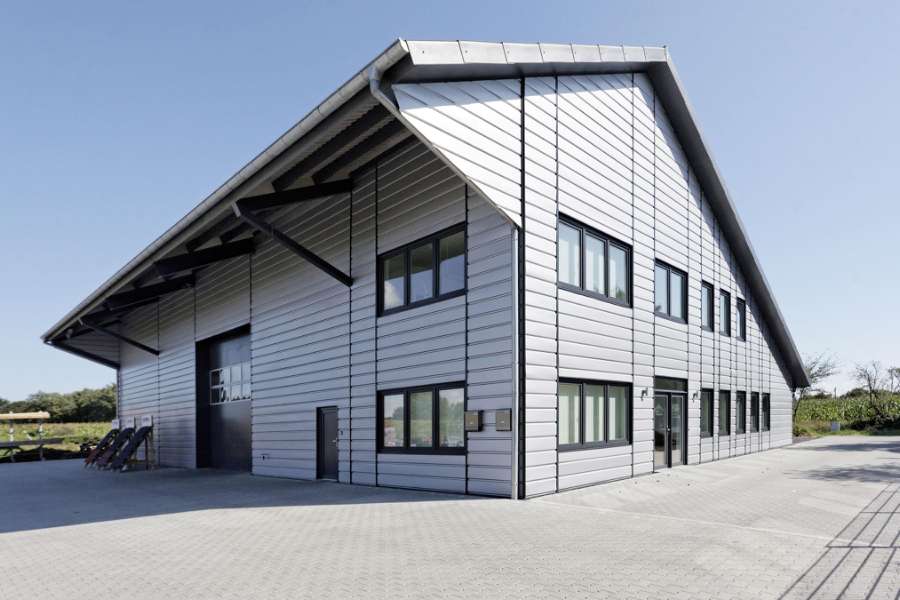 Wirtschaftlicher „Kassetten-Look“ für die Fassade, Mittelweg 9a, 25855 Haselund